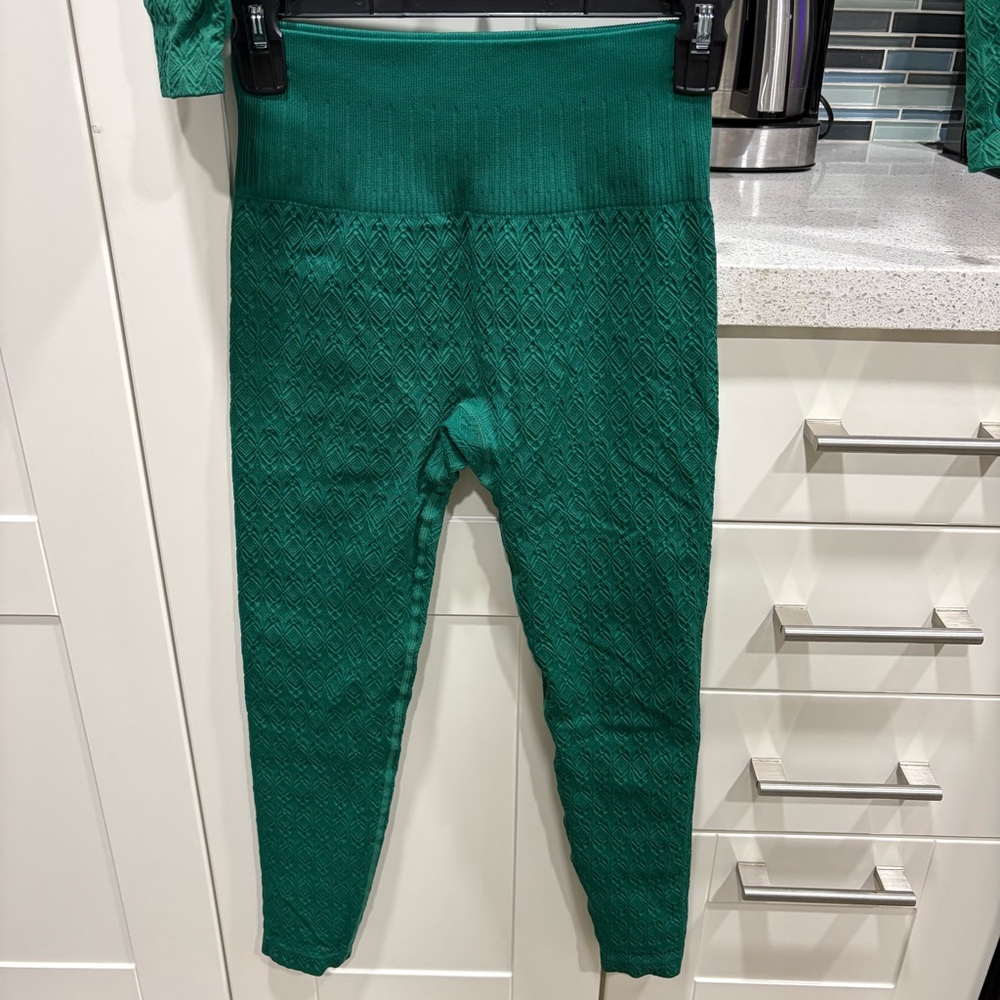 JoyLab two piece workout set - Picture 3 of 5